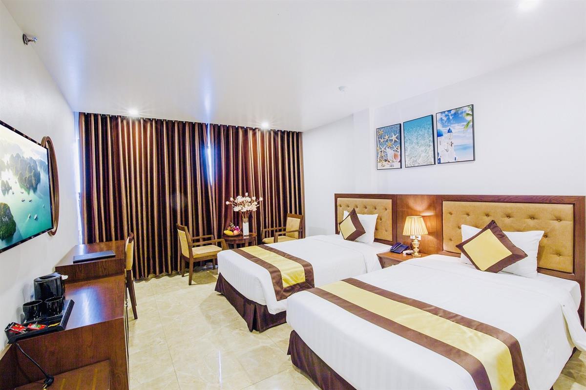 halongcentricahotel.com