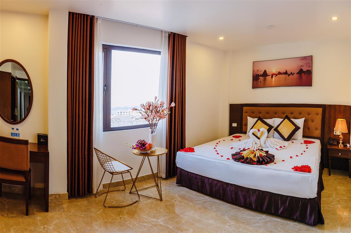 halongcentricahotel.com