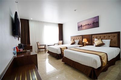 halongcentricahotel.com