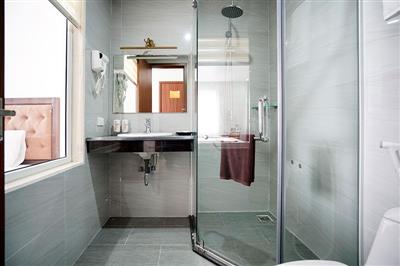 halongcentricahotel.com